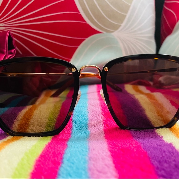 Authentic Gucci Sunglasses - Picture 4 of 4